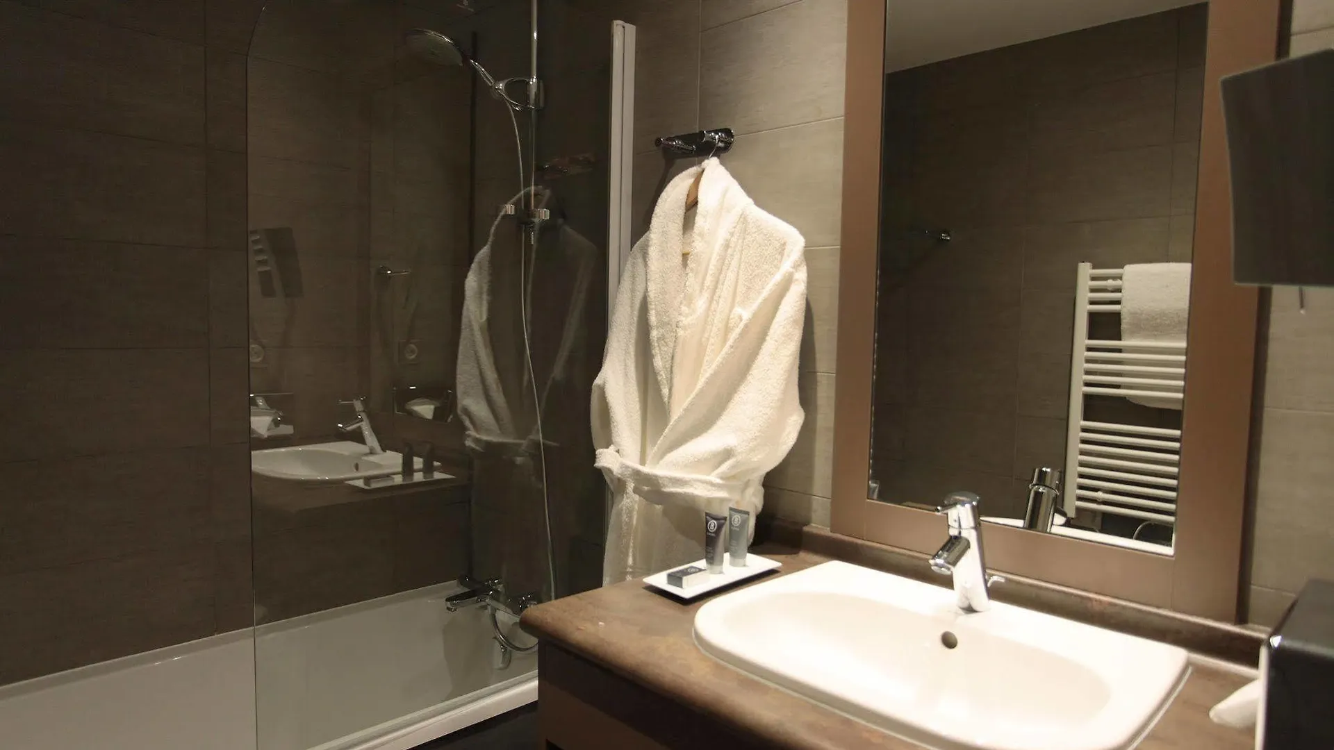 Le Chalet Du Mont Vallon Spa Resort Les Menuires Hotel