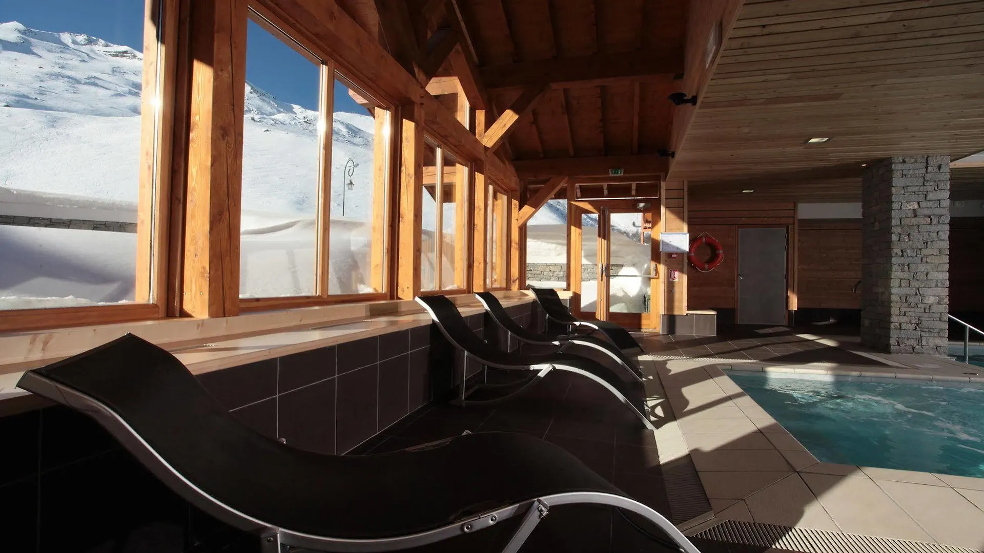 Le Chalet Du Mont Vallon Spa Resort Les Menuires Hotel